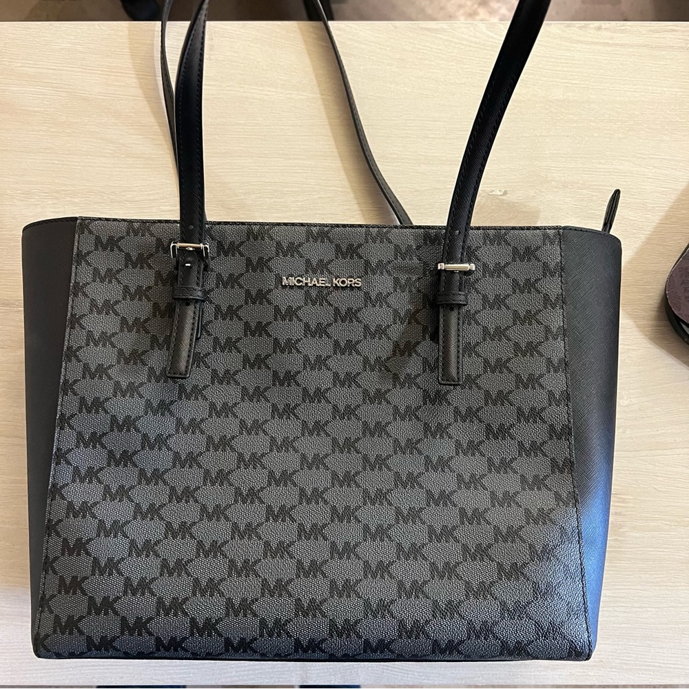 🛩Michael Kors Jet Set Travel Handbag Purse Bag